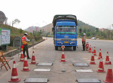 軸重秤-高速公路交警專(zhuān)用地磅、便攜式公路超載檢測(cè)系統(tǒng)
